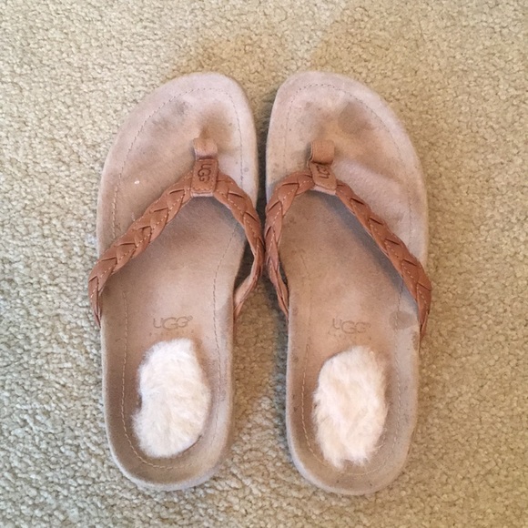 Ugg flip flops - Picture 1 of 4